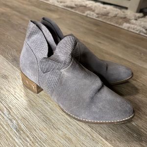 Super cute just don’t get the love they need